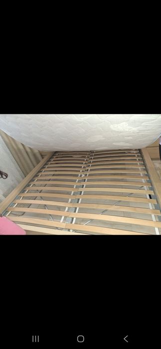Vând pat 160×200 cu saltea si 2 noptiere in stare buna