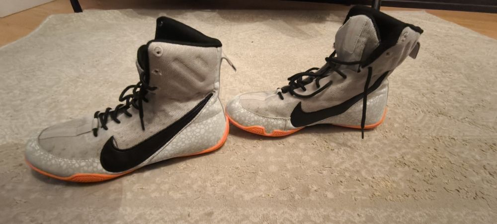 Nike machomai 2.
