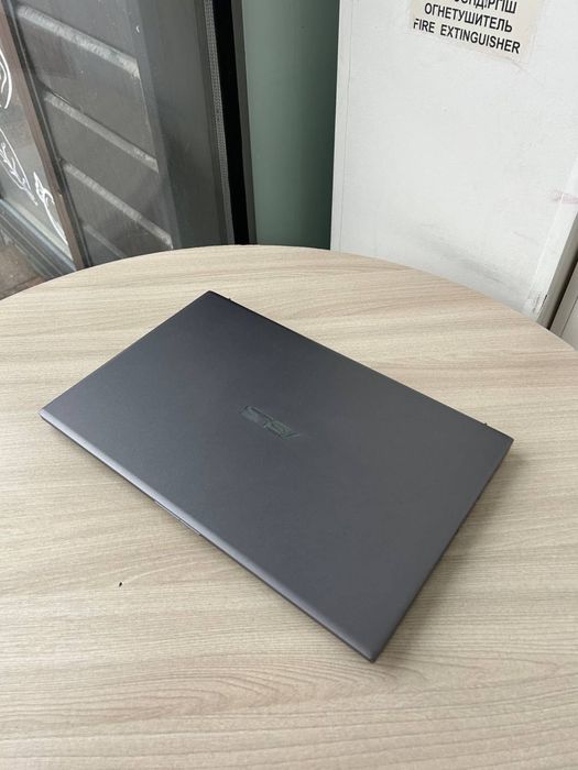 Asus Vivobook Ryzen 3