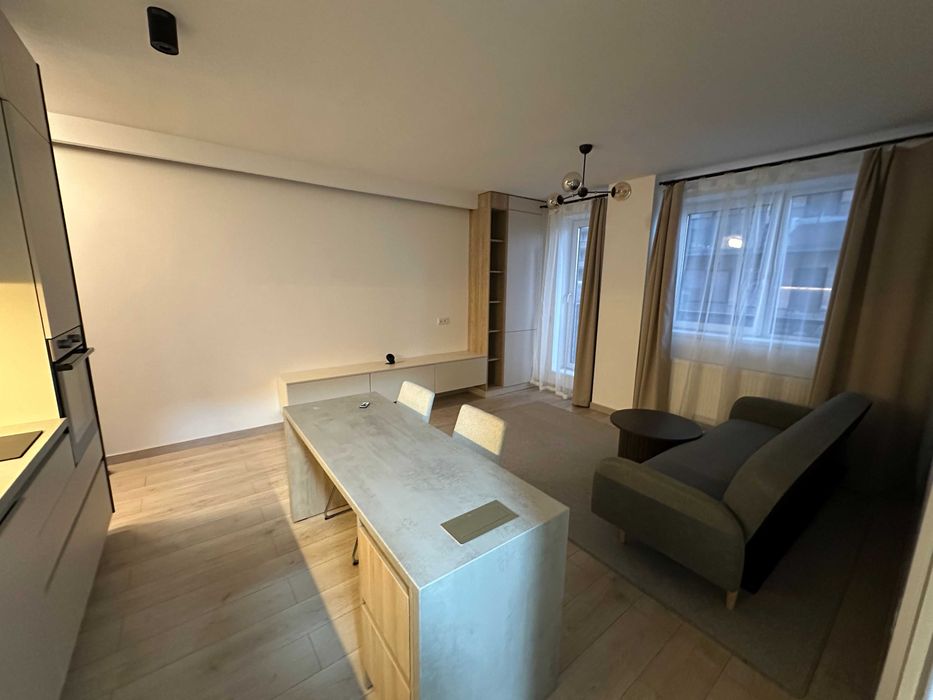 Inchiriez Apartament 2 camere, 37 mp, garaj subteran, balcon -400 €/luna
