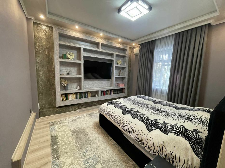 Чиланзар 1 квартал   2 ком  высокопотолочка