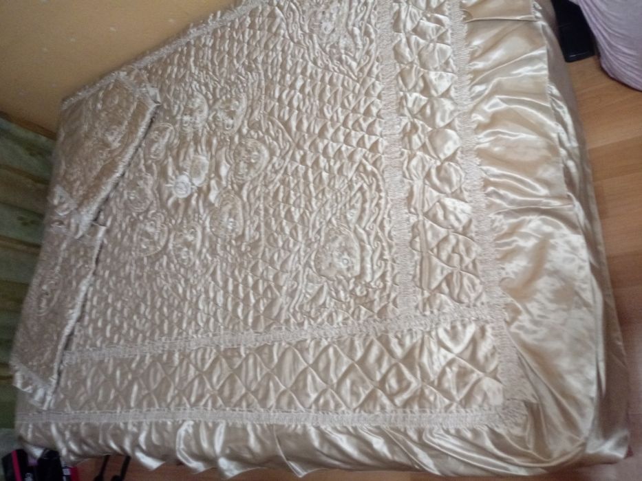 Продам покрывало на двухспалку.