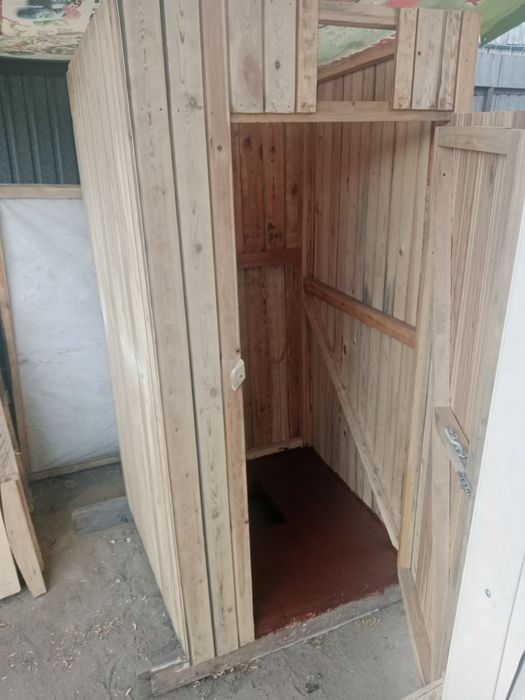 Продам клетку попугаям.