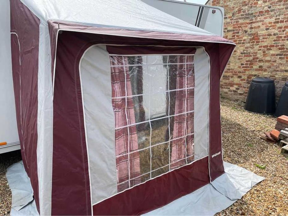 Продавам порч за каравана, марка- EuroVent