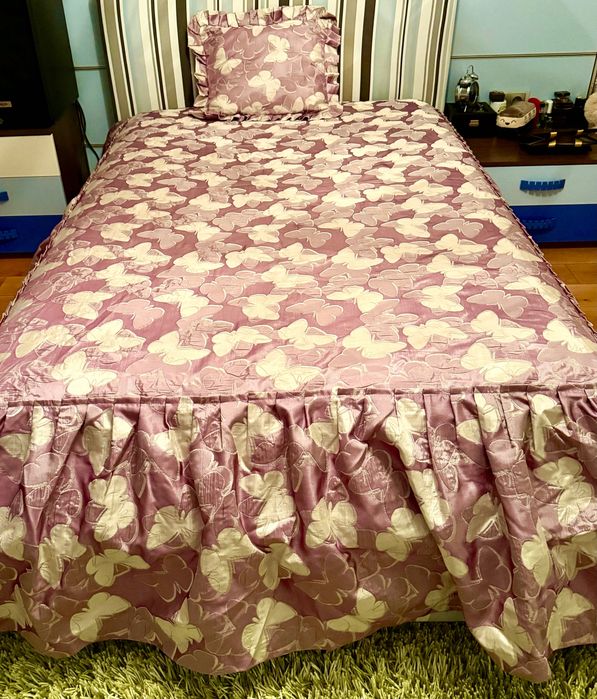 Лилава покривка на пеперуди