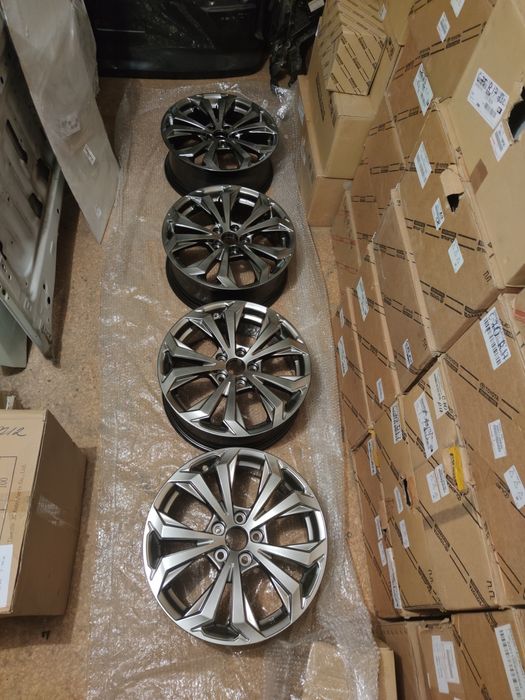 Продам комплект легкосплавных дисков.