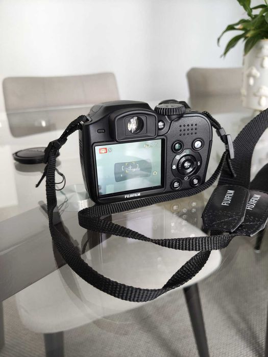 Camera foto Fujifilm FinePix S5700
