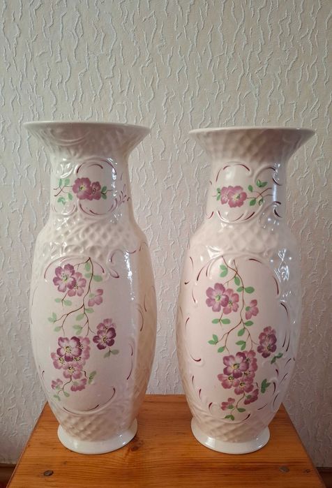 Продам фарфоровые вазы
