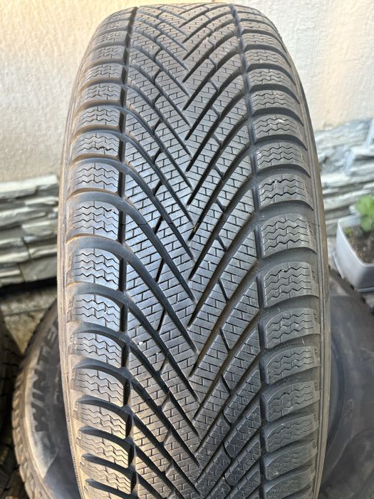 Зимни гуми 215/60/17 Pirelli