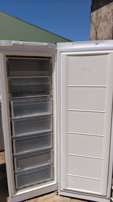 Морозильник 230л