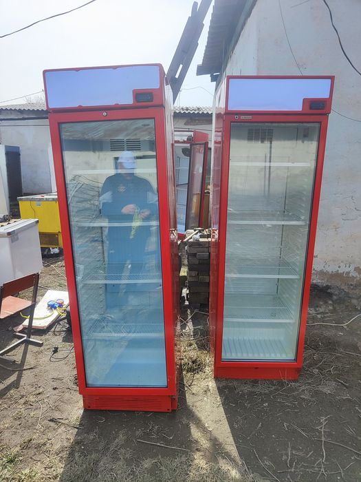Продам витринный холодильник