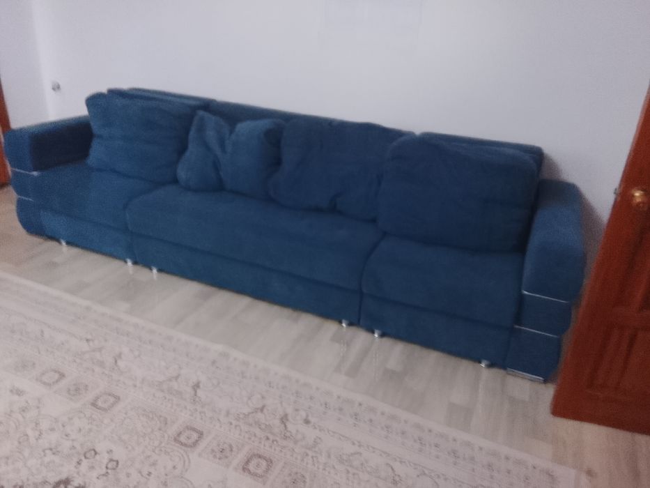 Диван , мебель .