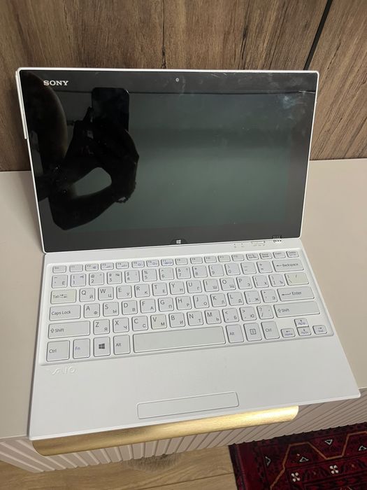 Продам планшет Sony с клавиатурой