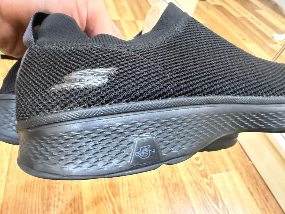 Skechers orginal оригинал 42 размер в хорошем состоянии