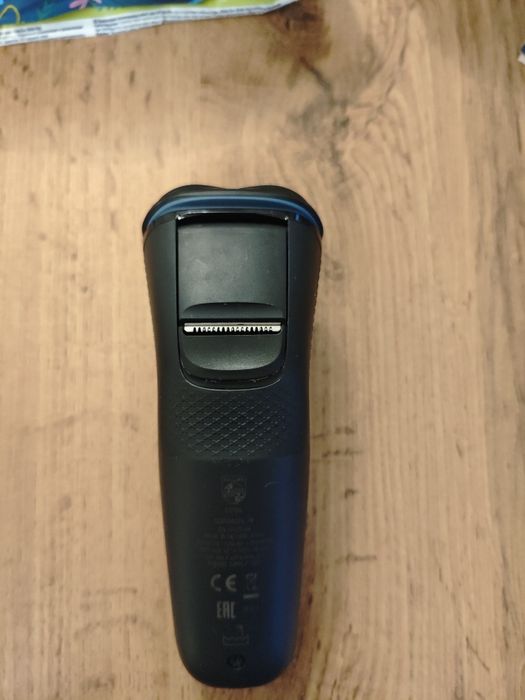 Продам электробритву philips