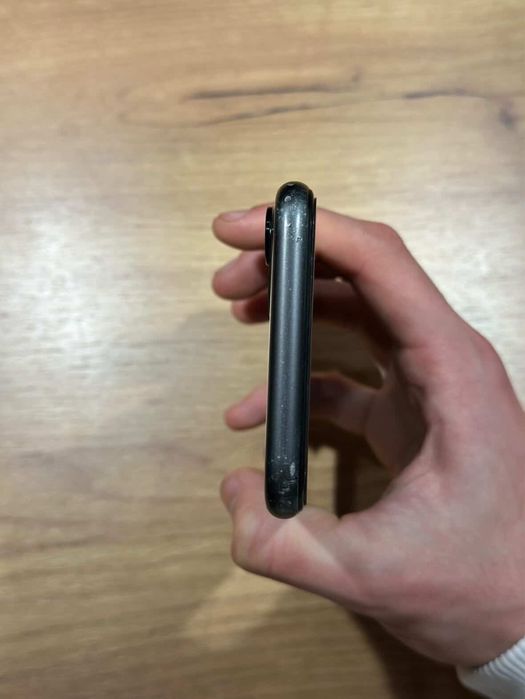 Продава се iPhone 11, 64 GB