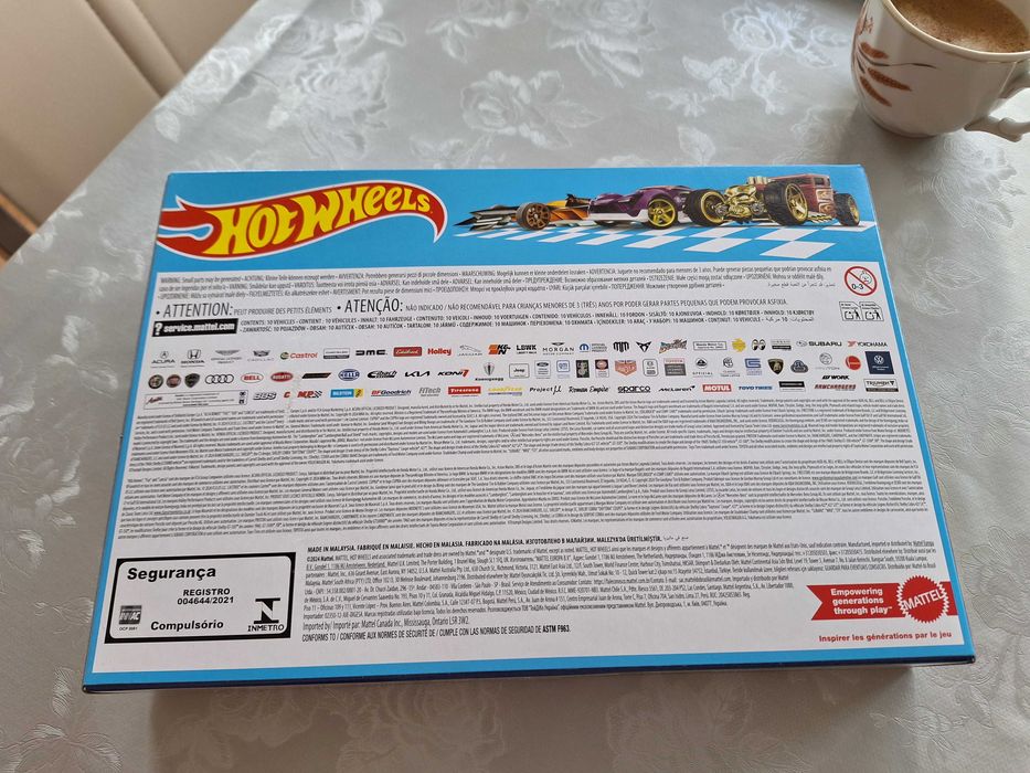 Комплект Hot wheels колички 10 броя, с количка FORD + FIAT 500