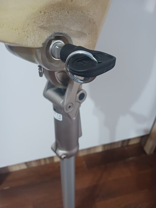 Vând proteză picior drept