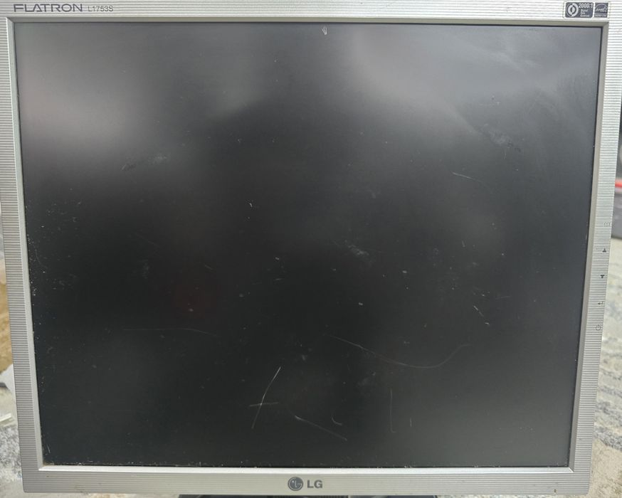Монитор lg в хорошем состоянии
