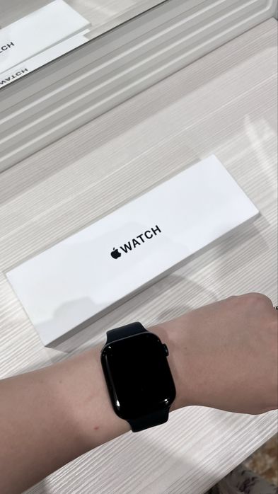 Apple Watch SE (GPS, 2‑го поколения)