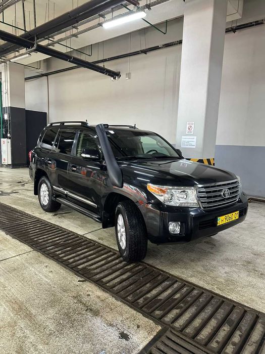 Автомобиль Land Cruiser