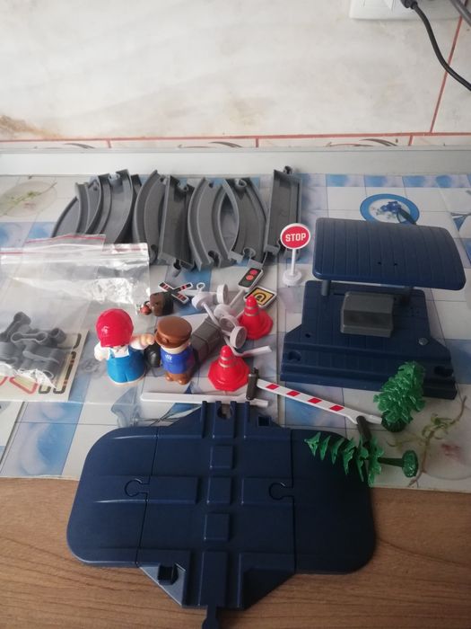 Vând set șine cu gară