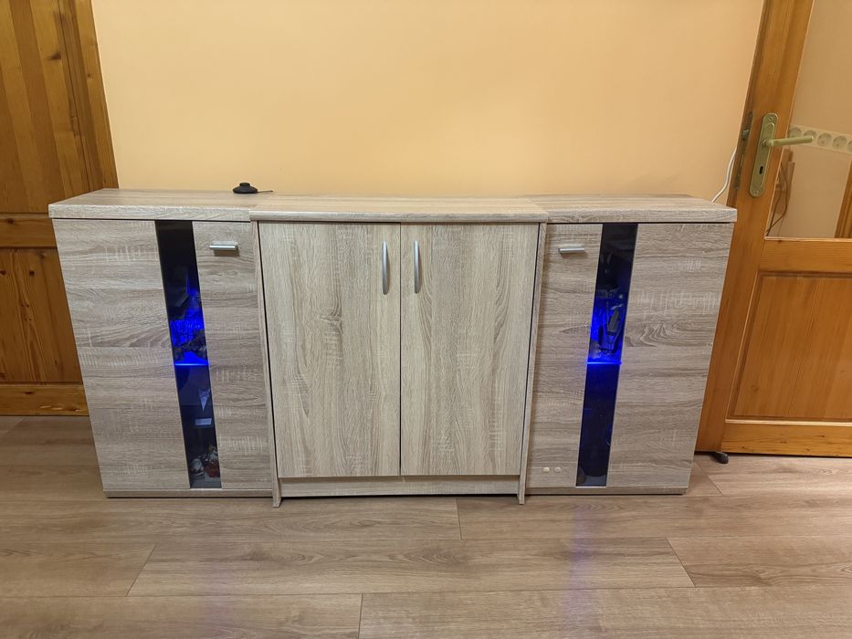 Продавам холска секция