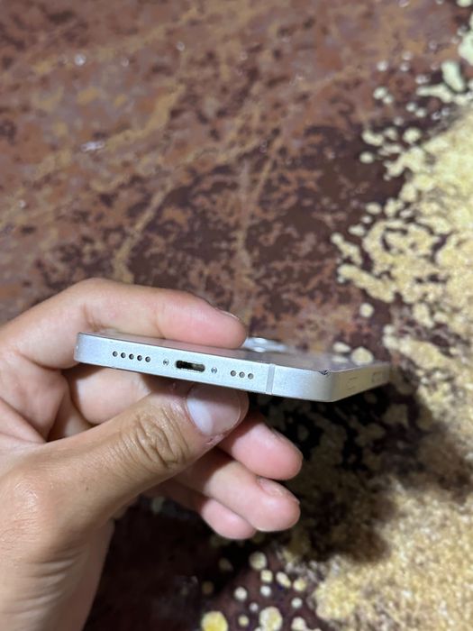 Продам Iphone 13