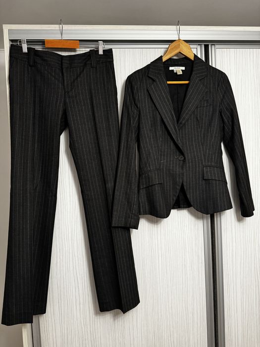 Se vinde costum , Sacou si rochia catifea