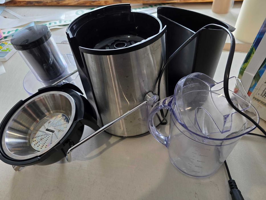 Storcător de fructe Henner Juice Extractor 1000W, cu cutie