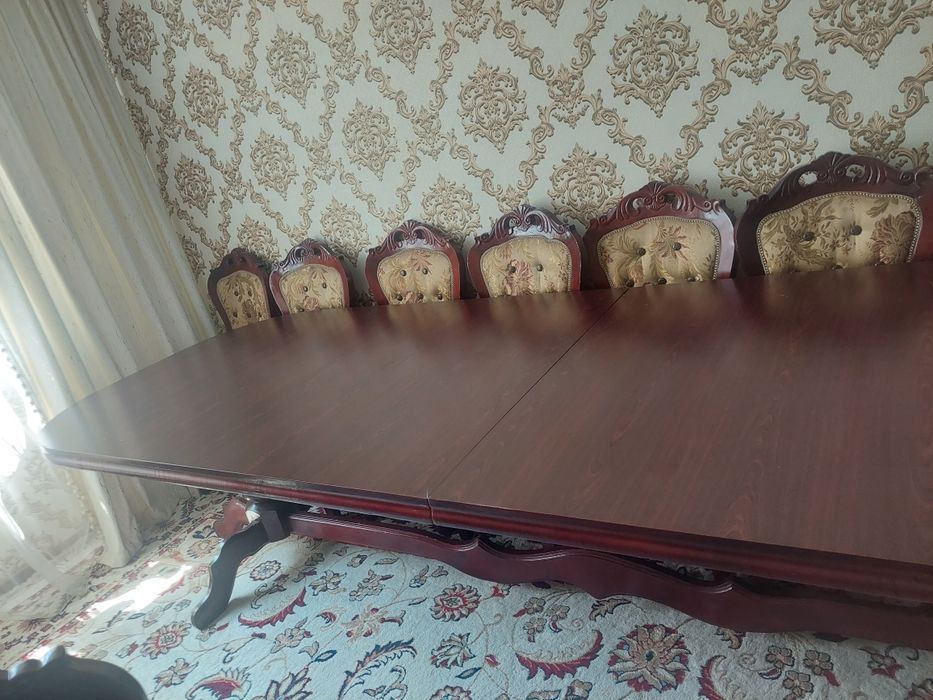 Стол гостинный в хорошем состоянии