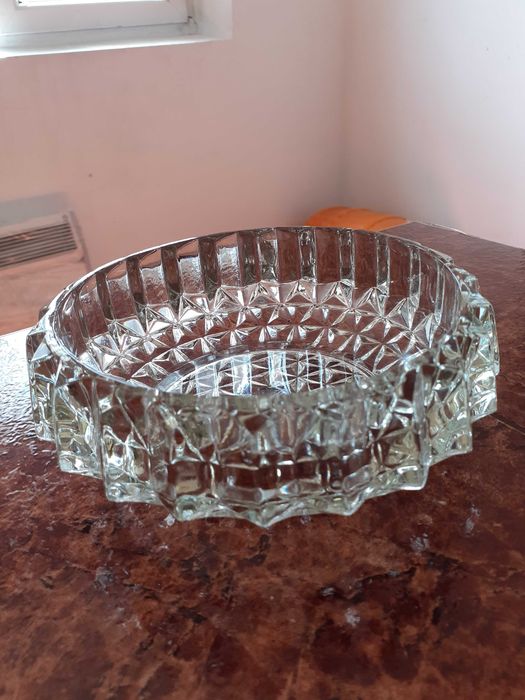 Стъклена салатиера