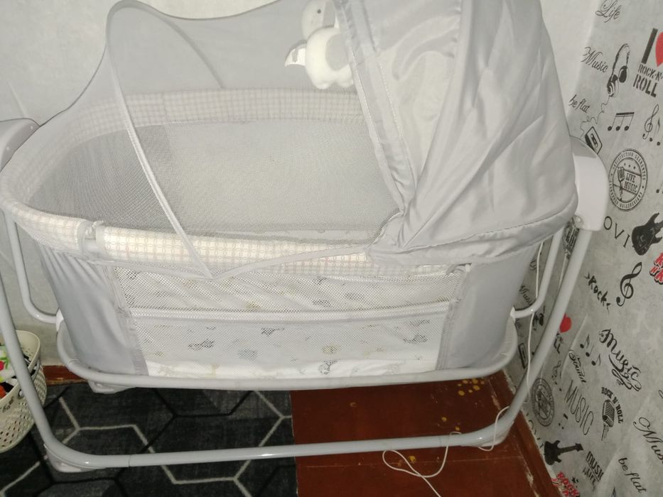 Продам электрокровать манеж