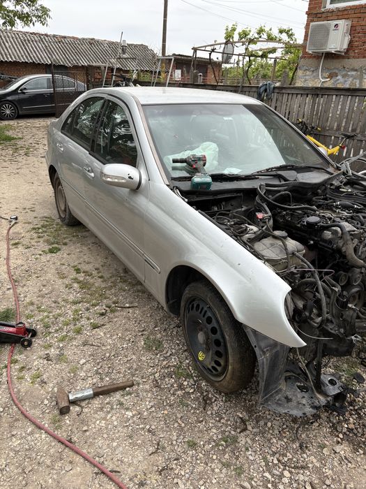 Продава се на части Mercedes c220 2.2CDI 2002
