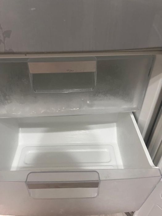 Холодильник LG в отличном состоянии