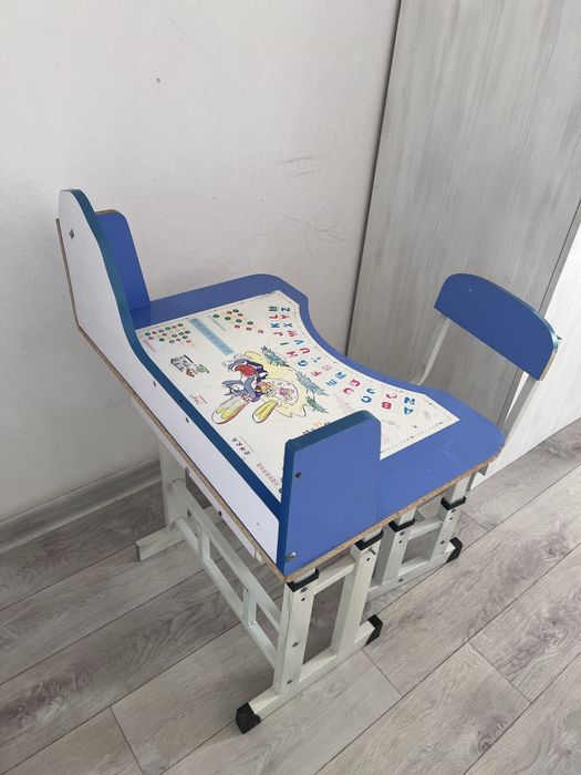 Детский стол со стульчиком