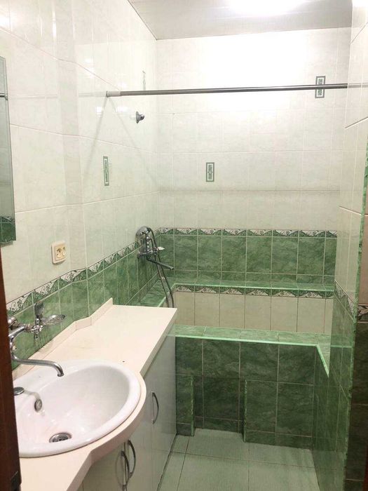 Сдается 4 ком квар в Центре {A 4-room apartment for rent in the cente}