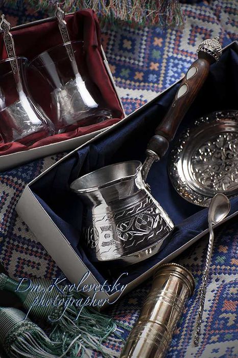 Турка кофеварка. Стол.