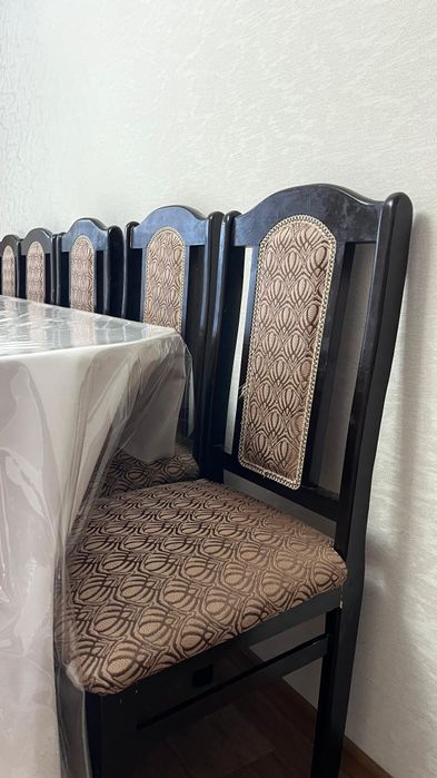 Стол со стульями