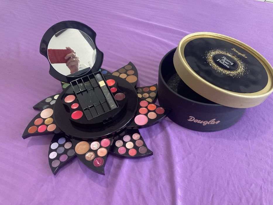 Trusa machiaj Douglas