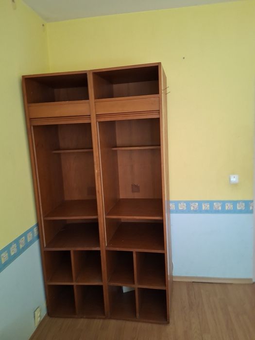 Шкафове от масивно дърво