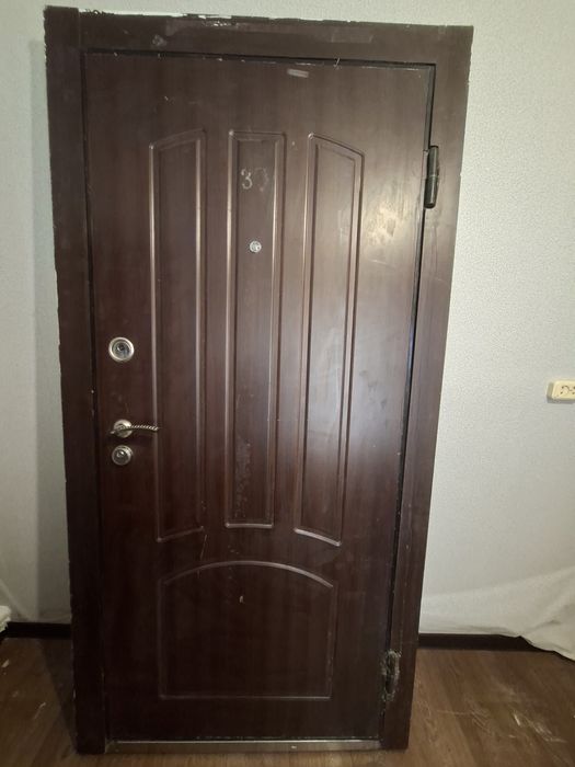 Продам входную дверь