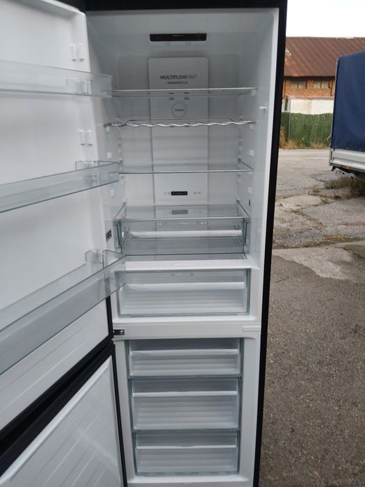 Като нов черен комбиниран хладилник с фризер Gorenje   Total No Frost ретро дизайн с две години гаранция!