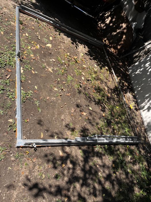 Poarta pentru garaj automatizata