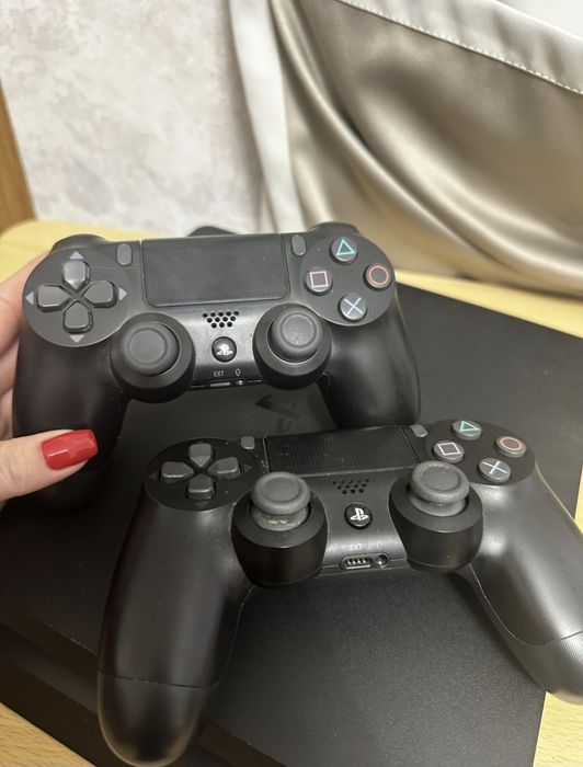 Playstation 4 два джойстика