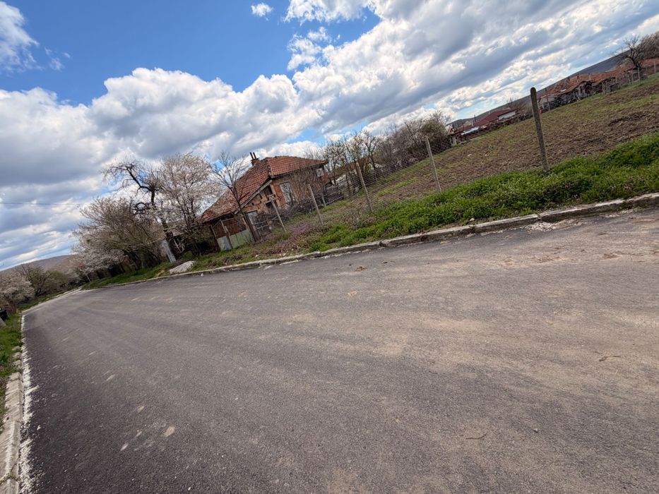 Парцел за застрояване в с. Кривини