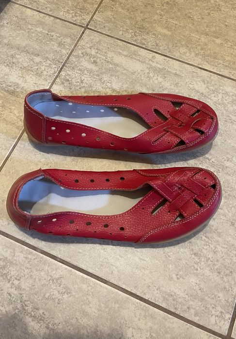 Vând balerini rosii marimea 39