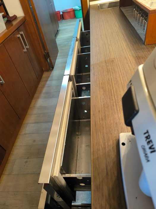 Masă frigorifică profesională inox incorporabila – 6 sertare + cuvă frigorifică  214x70x85