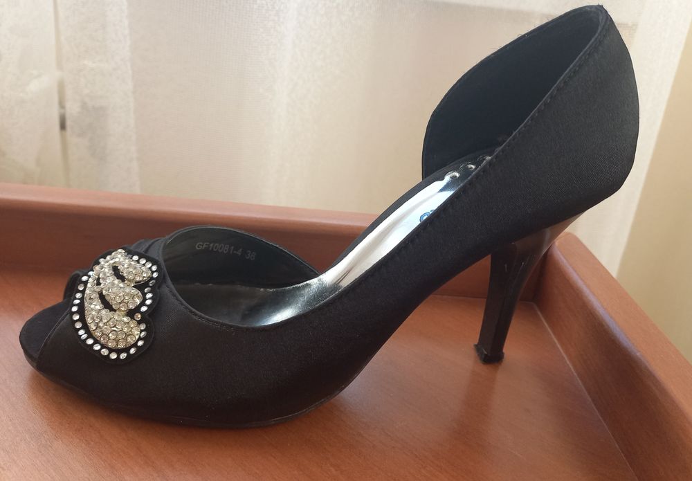 Елегантни сандали