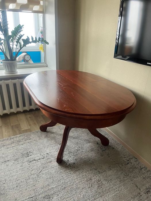 срочно продам дубовый стол, можно в рассрочку